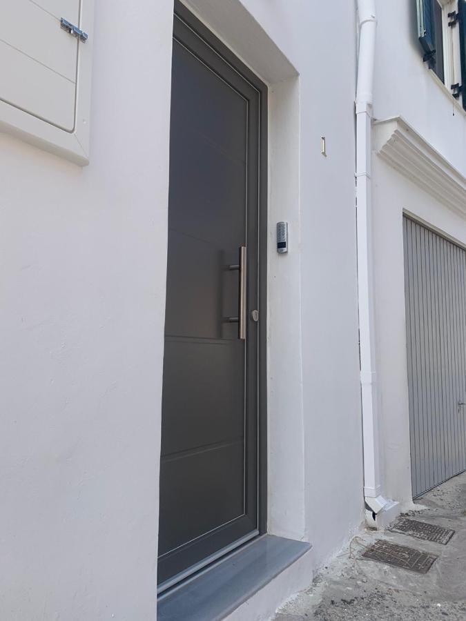 Smyrnis Apartments Ермополи Екстериор снимка